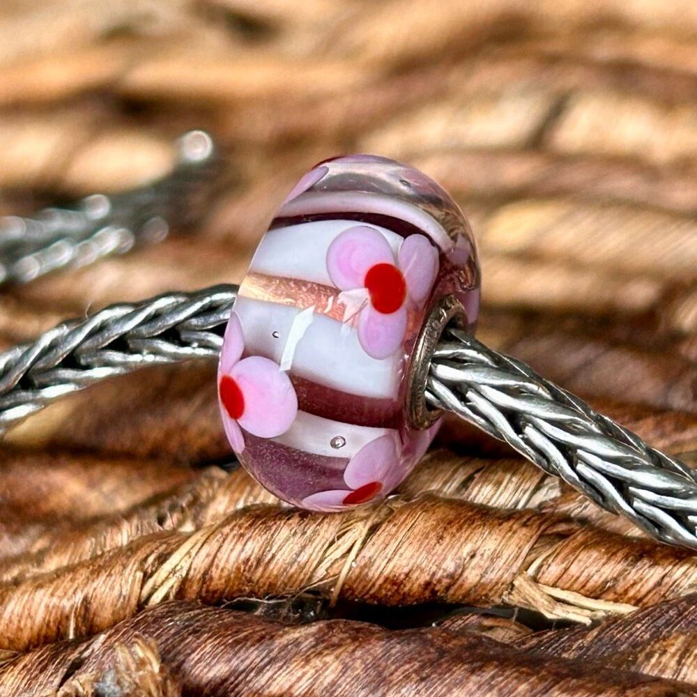 TROLLBEADS Pink & White Flower Unique LAA 925S w Stripes & Nice ‘Glow’ in Sun